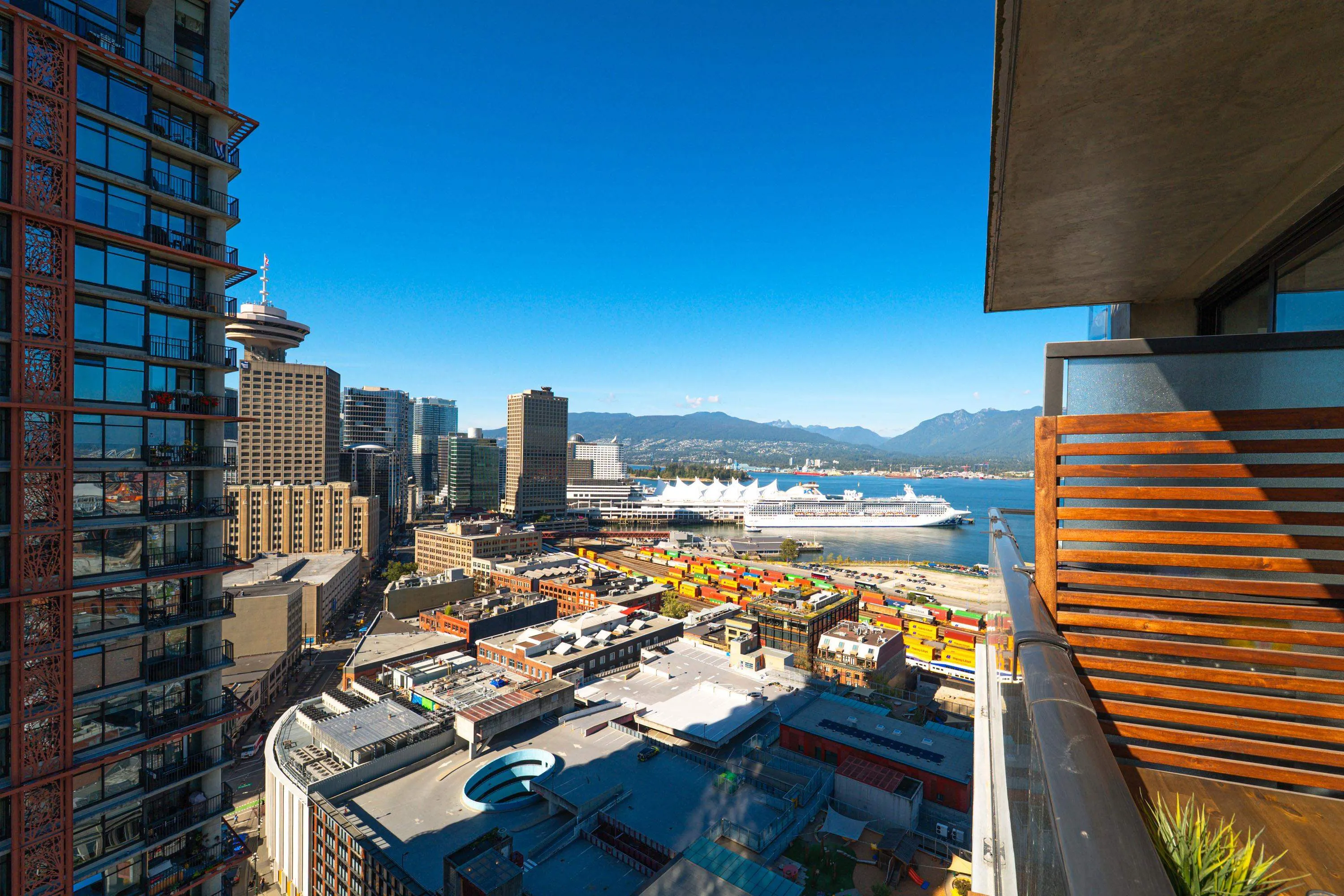 2508 108 W Cordova Street