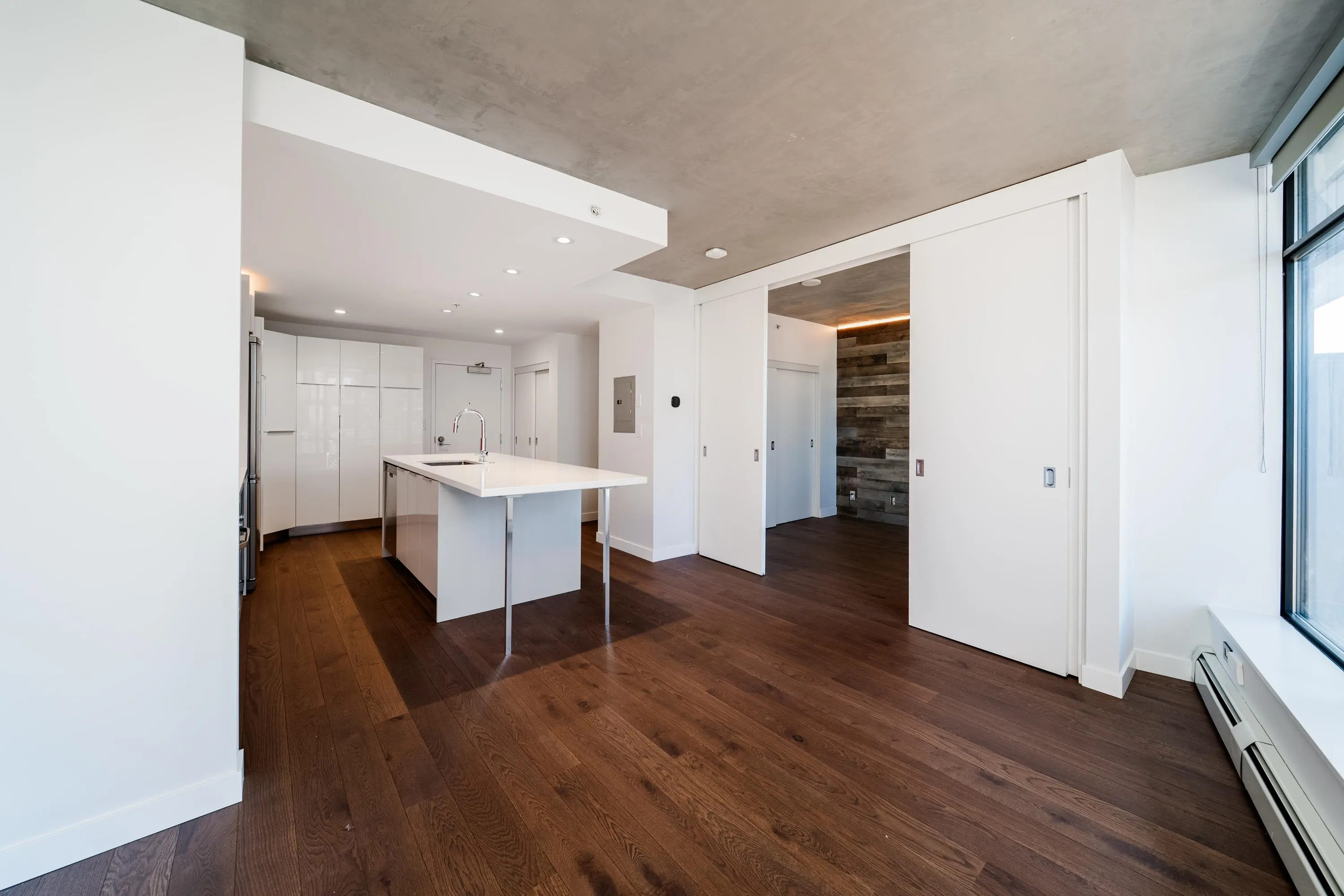 2508 108 W Cordova Street