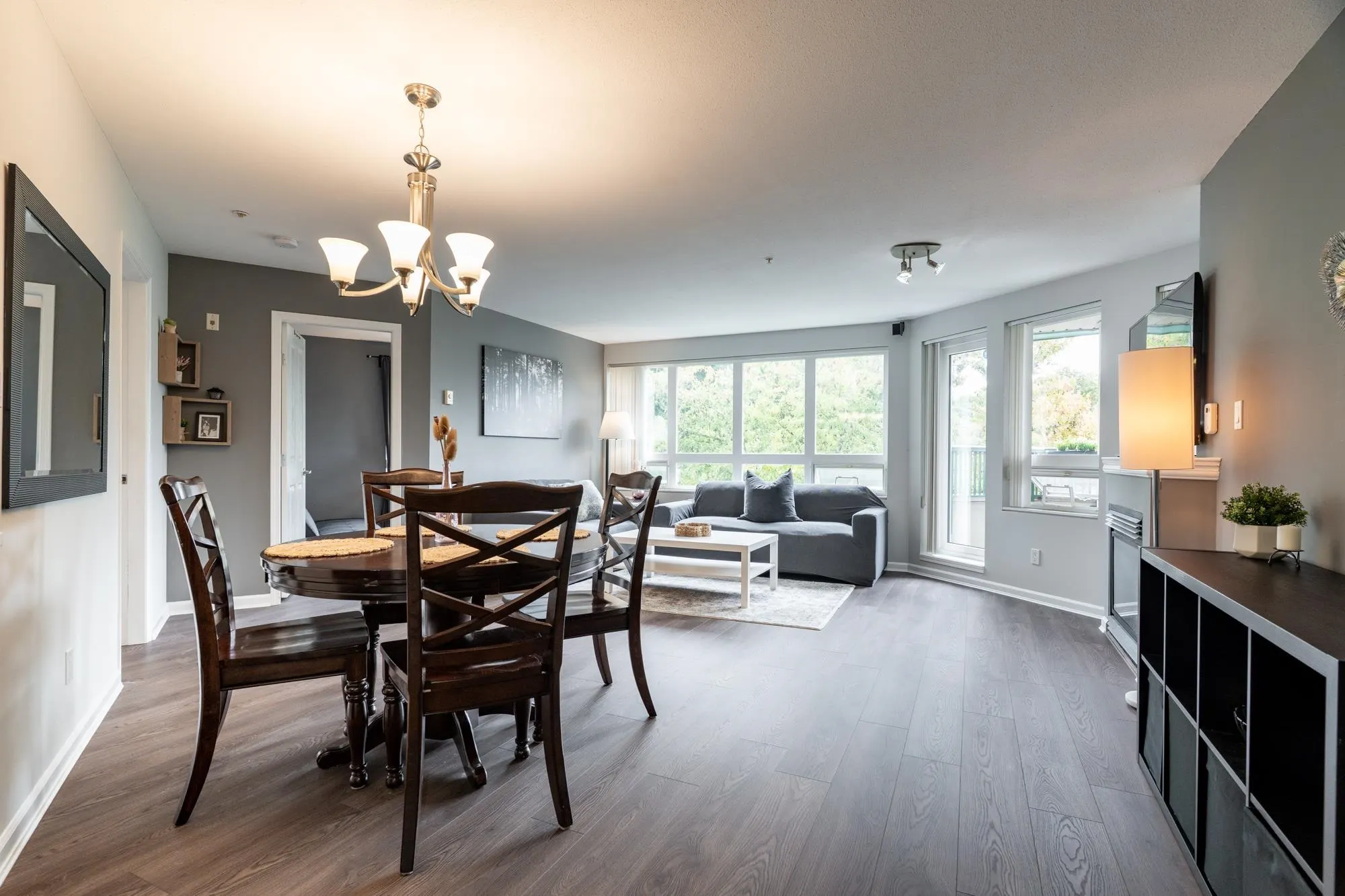 A306 2099 Lougheed Highway