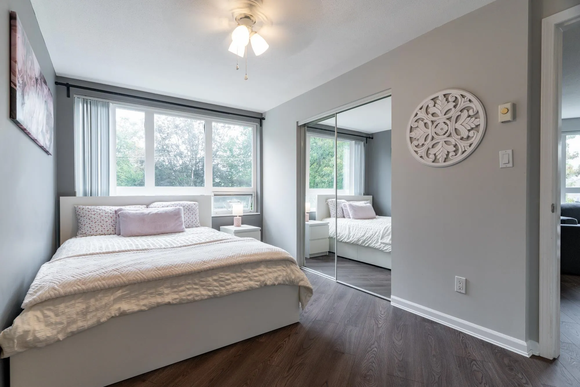 A306 2099 Lougheed Highway