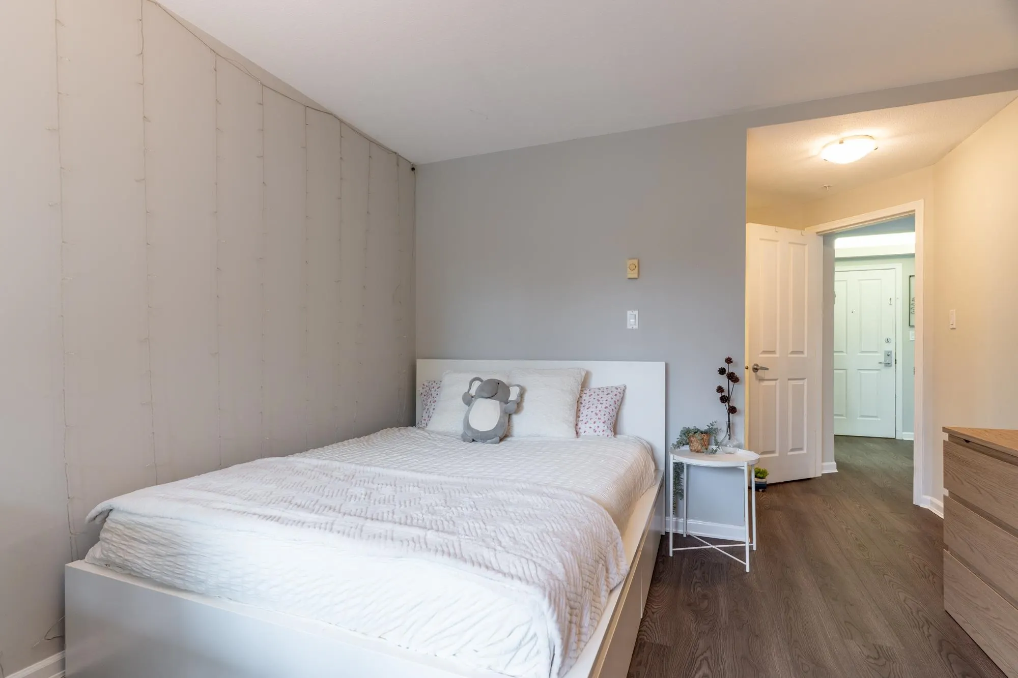 A306 2099 Lougheed Highway