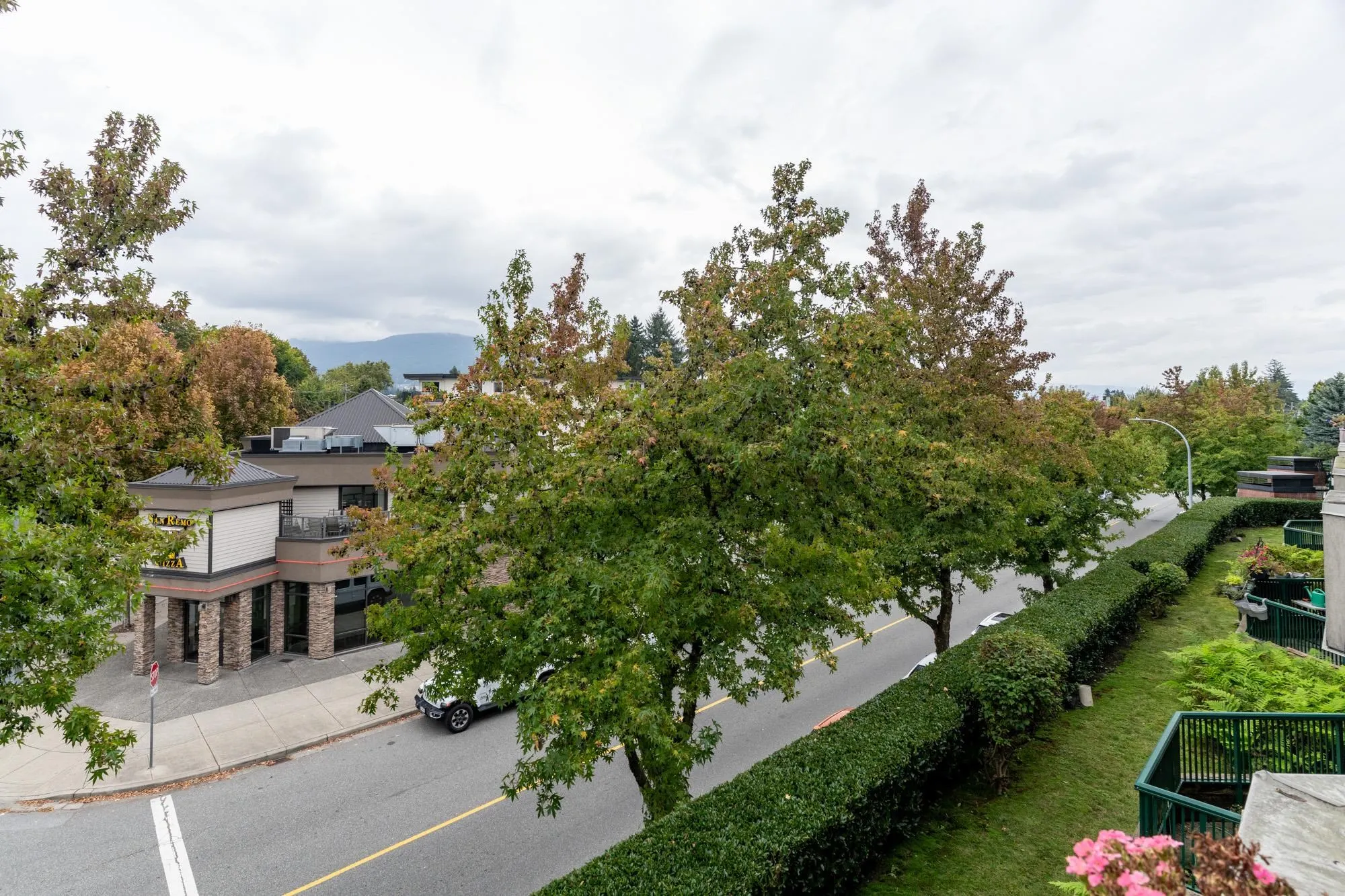 A306 2099 Lougheed Highway