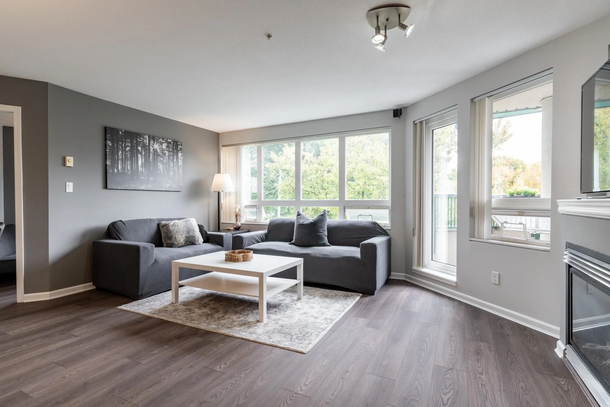 A306 2099 Lougheed Highway