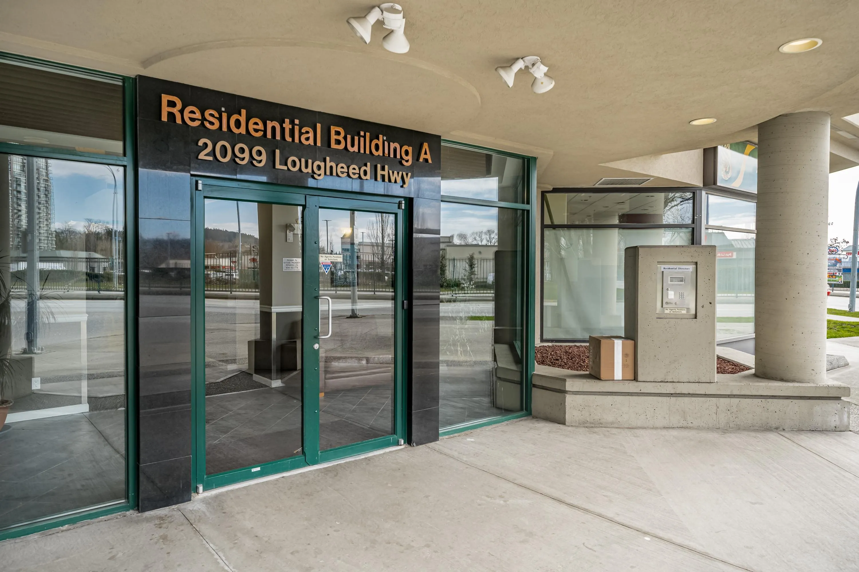 A306 2099 Lougheed Highway