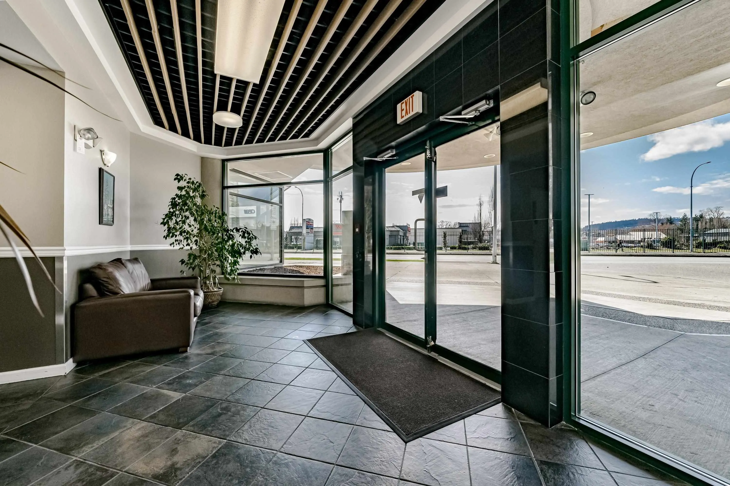 A306 2099 Lougheed Highway