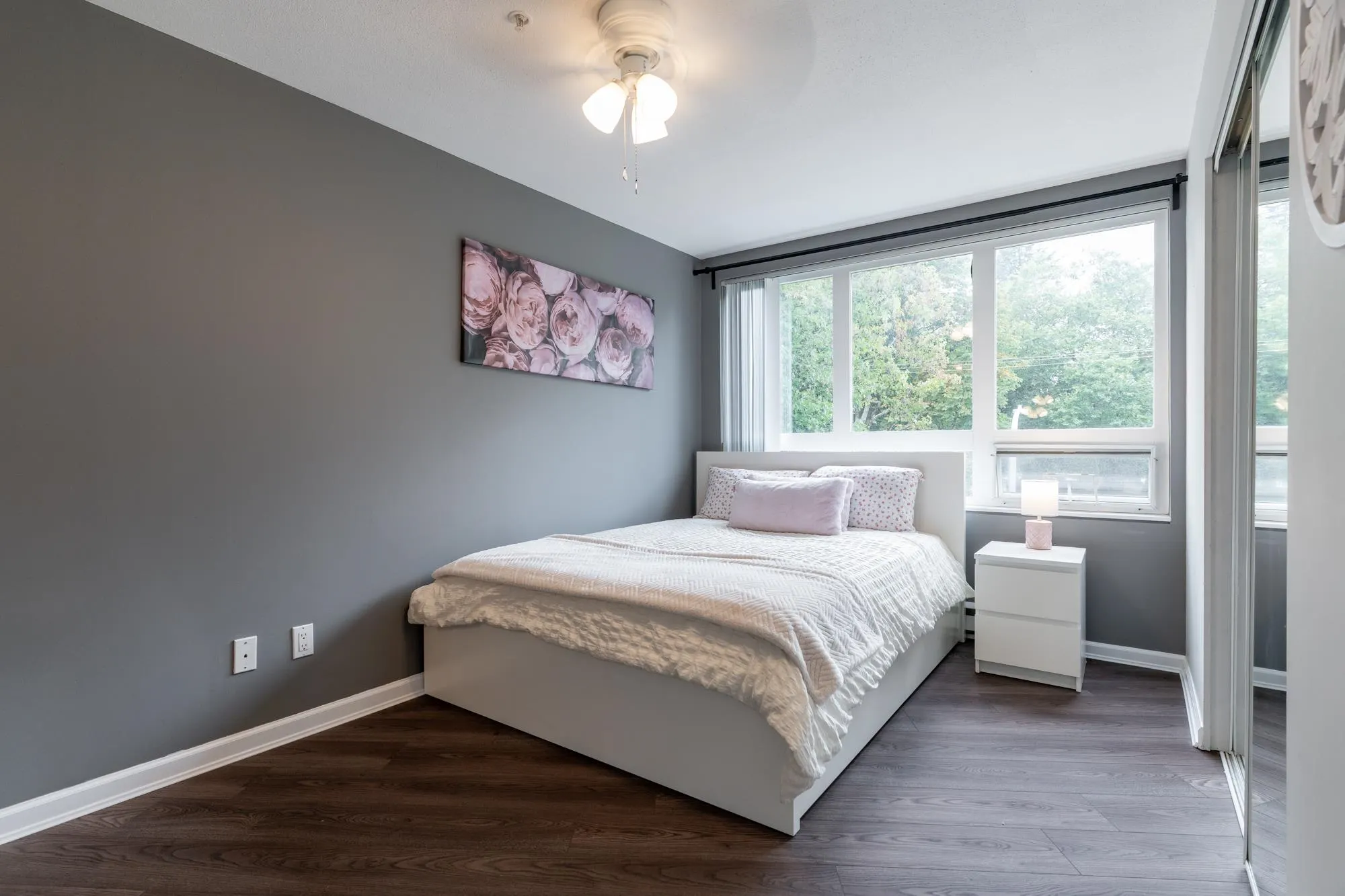 A306 2099 Lougheed Highway