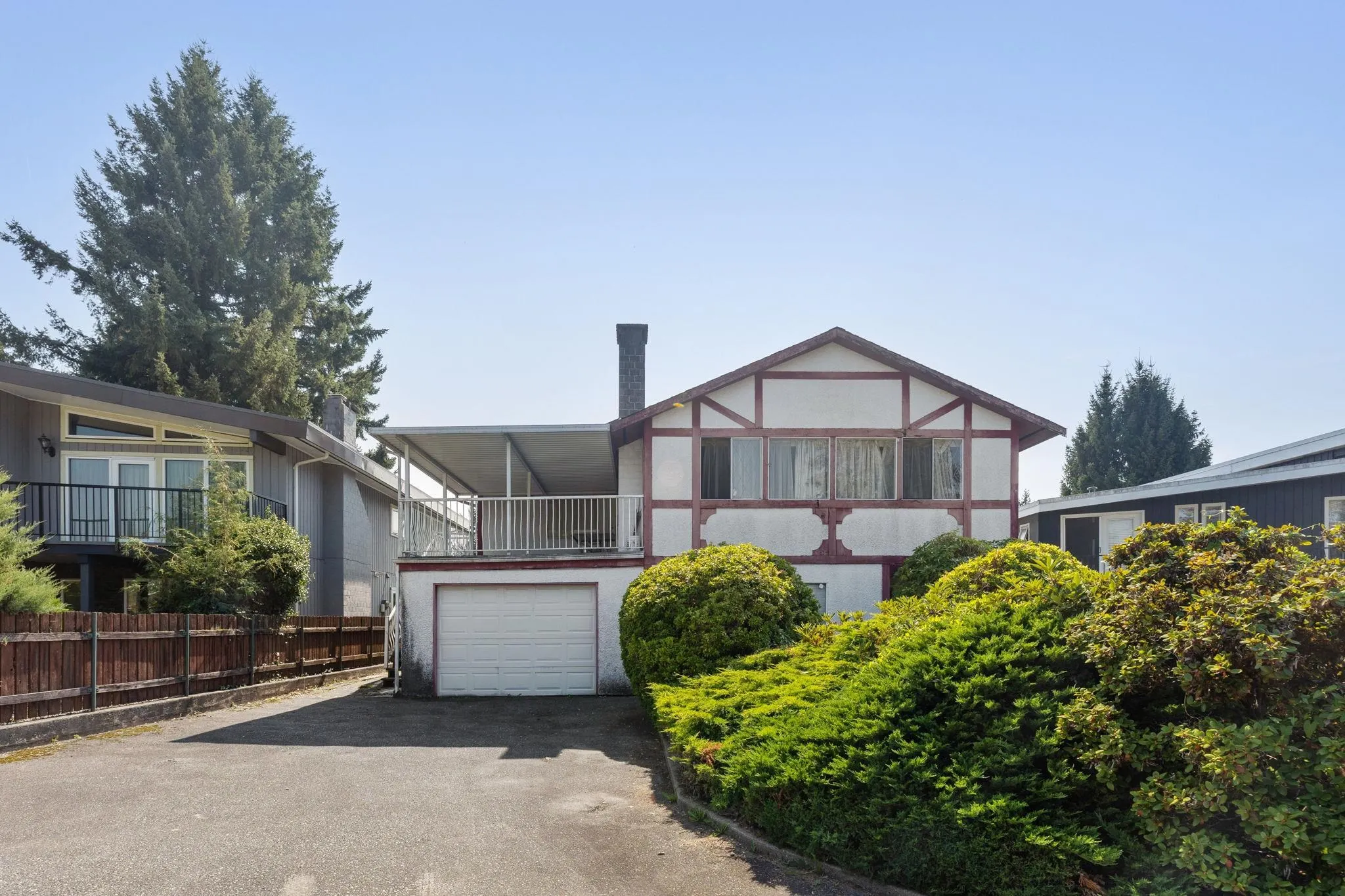 920 Everett Crescent