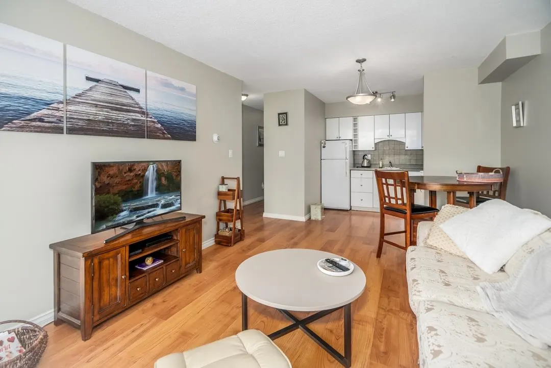 606 1425 Esquimalt Avenue