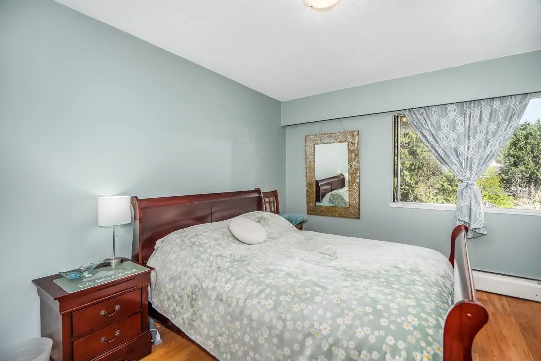 606 1425 Esquimalt Avenue