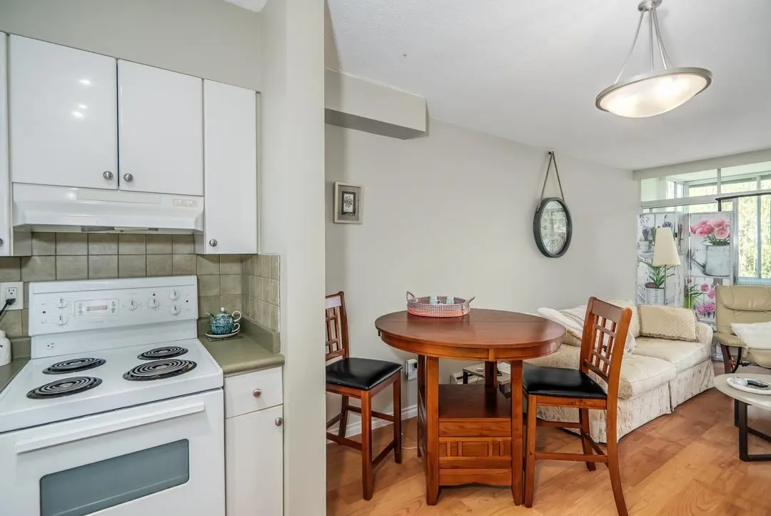 606 1425 Esquimalt Avenue