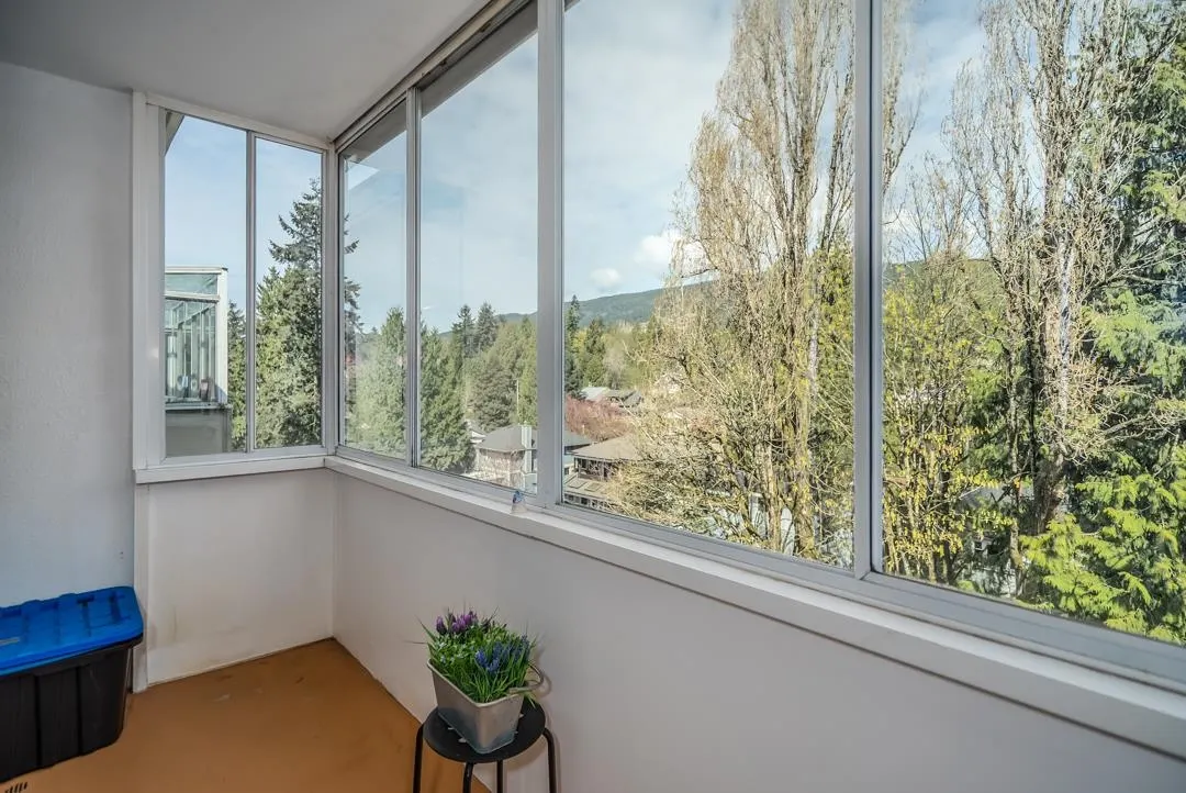 606 1425 Esquimalt Avenue