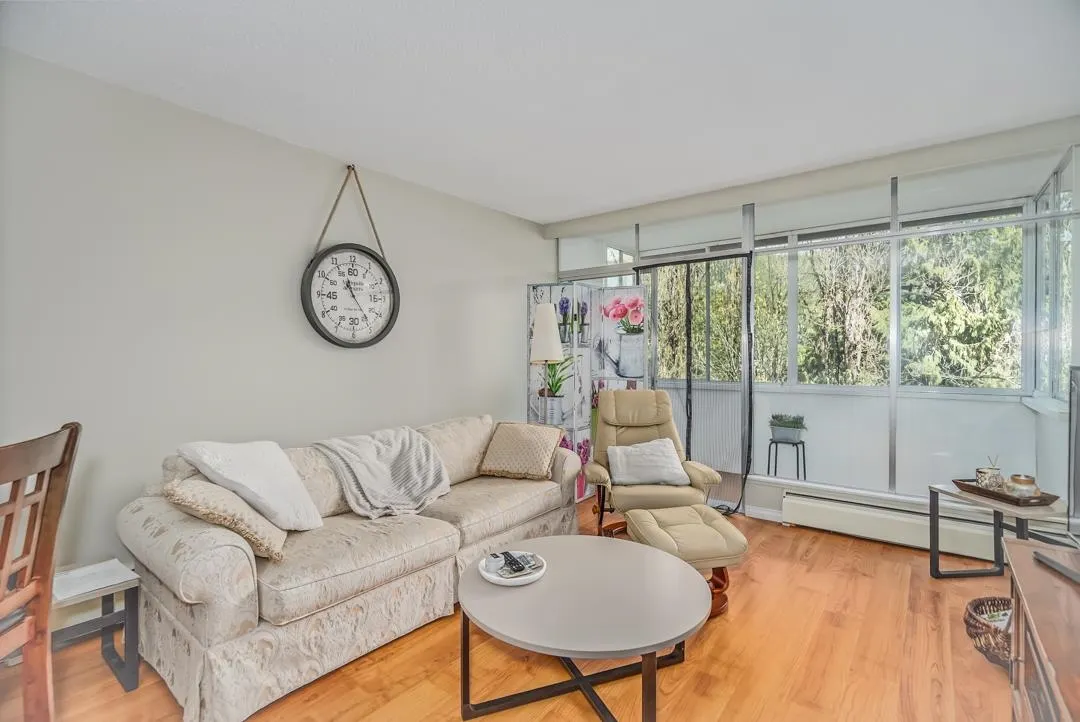 606 1425 Esquimalt Avenue