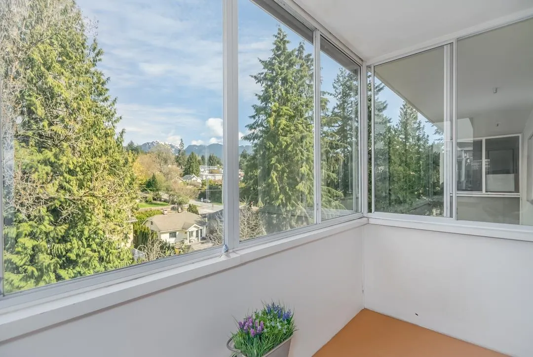 606 1425 Esquimalt Avenue
