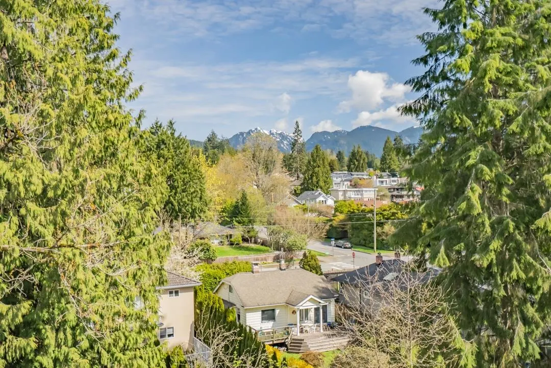 606 1425 Esquimalt Avenue