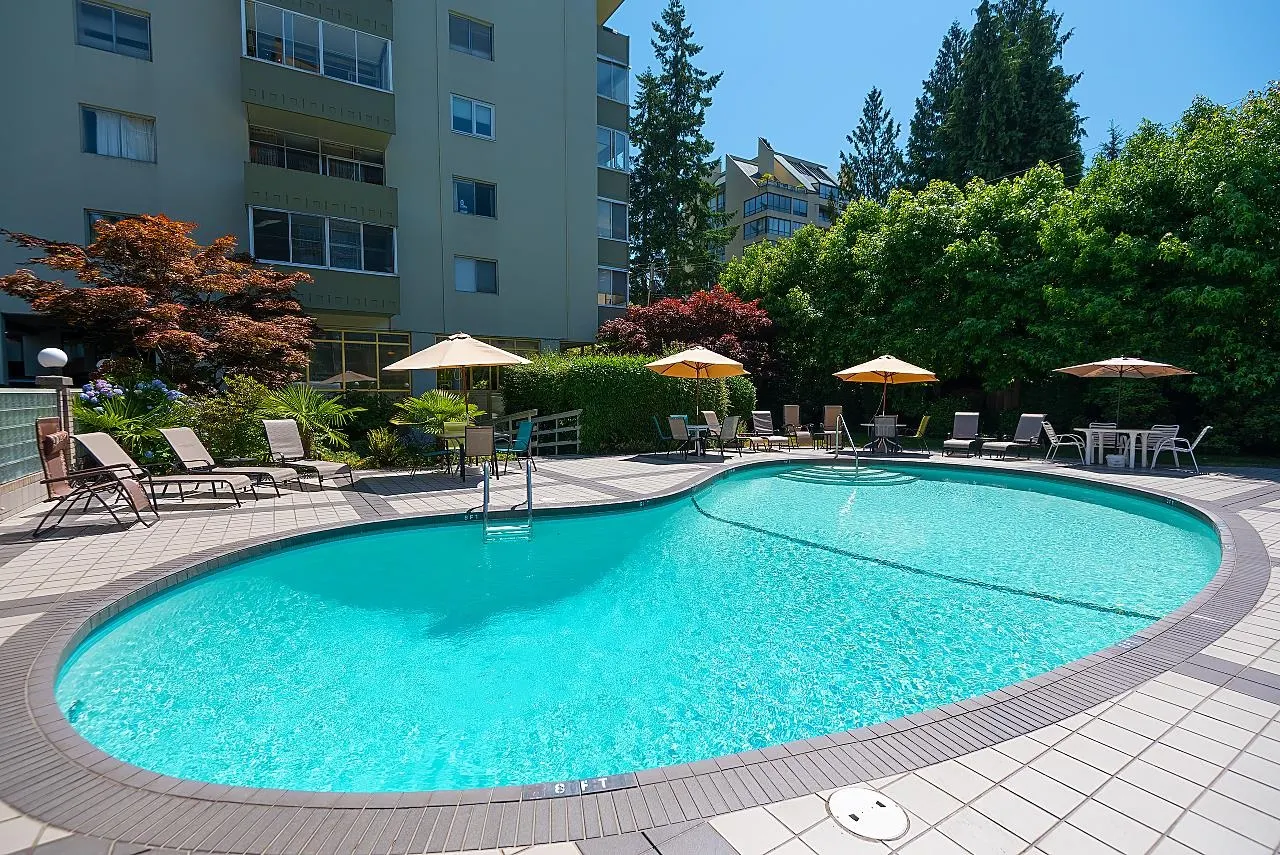 606 1425 Esquimalt Avenue
