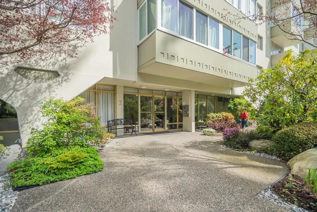 606 1425 Esquimalt Avenue