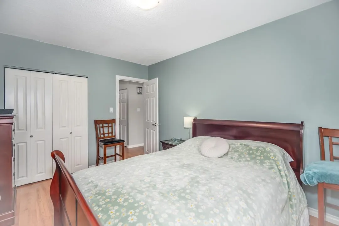 606 1425 Esquimalt Avenue