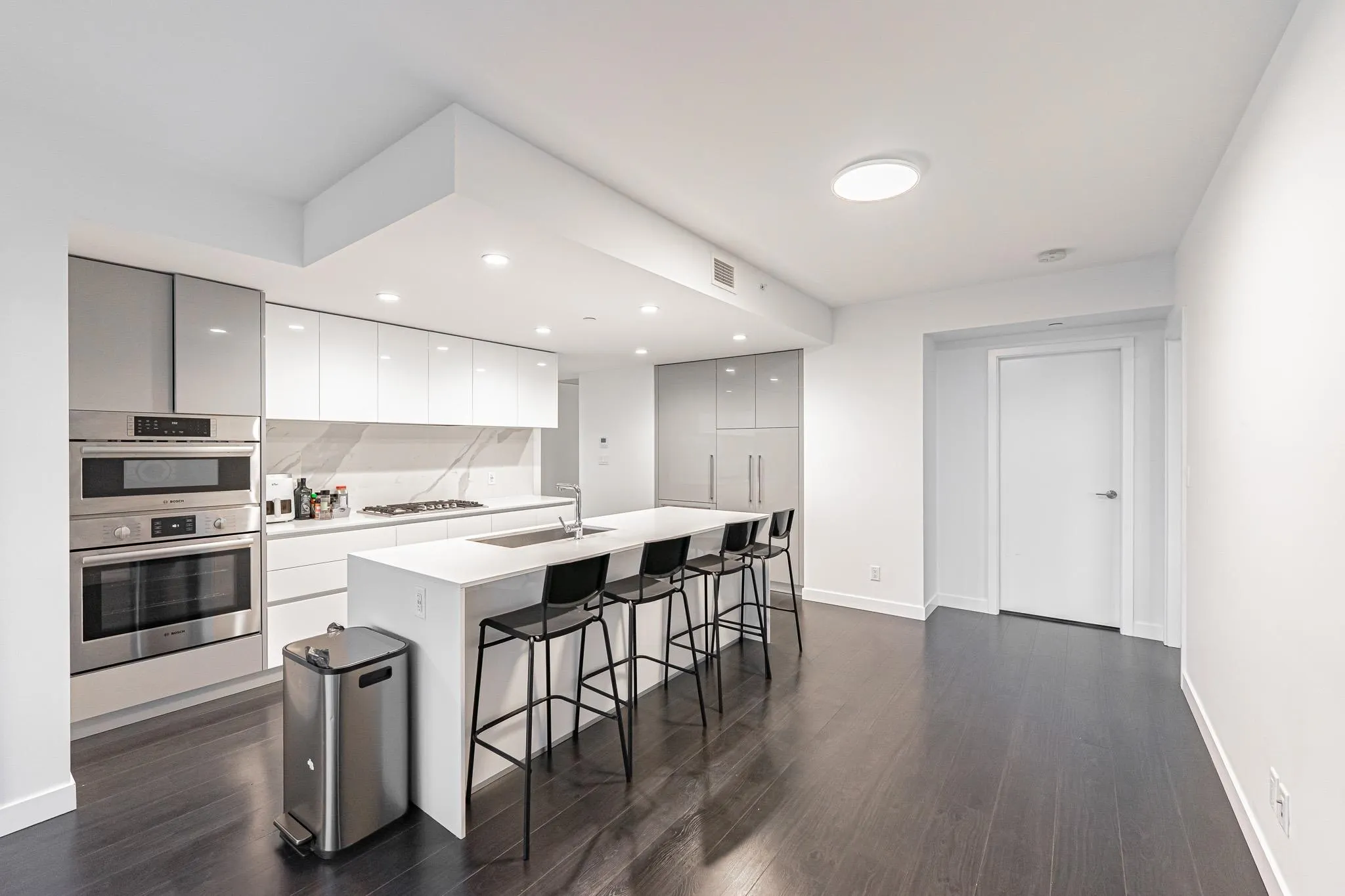 3406 2085 Skyline Court