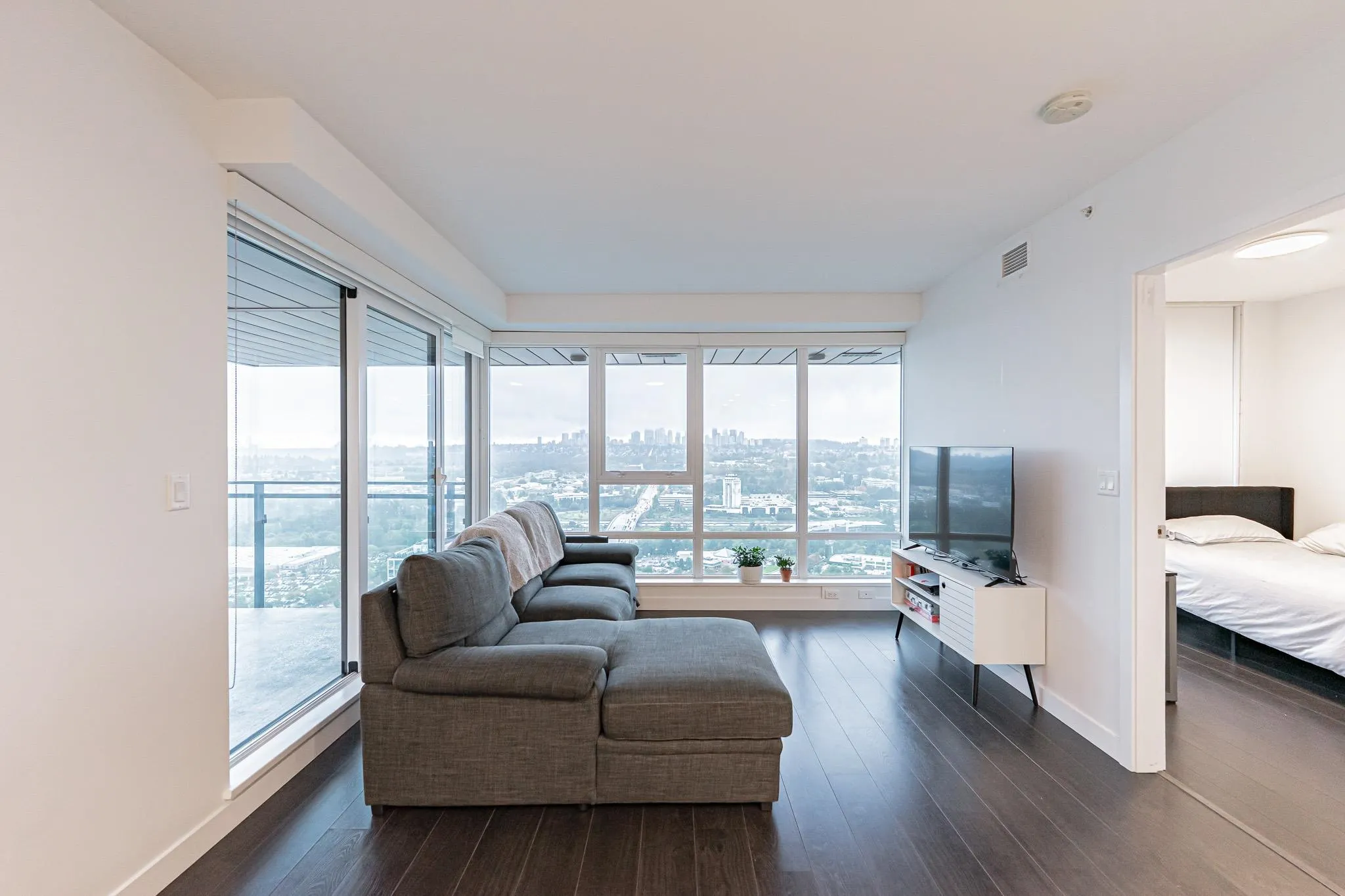 3406 2085 Skyline Court