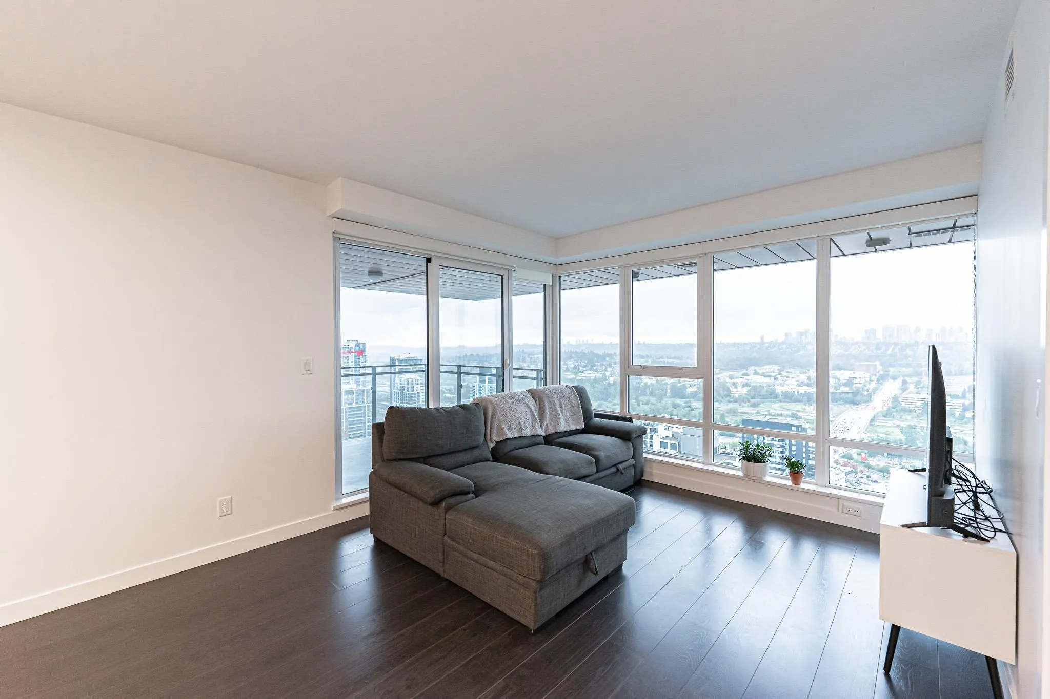 3406 2085 Skyline Court