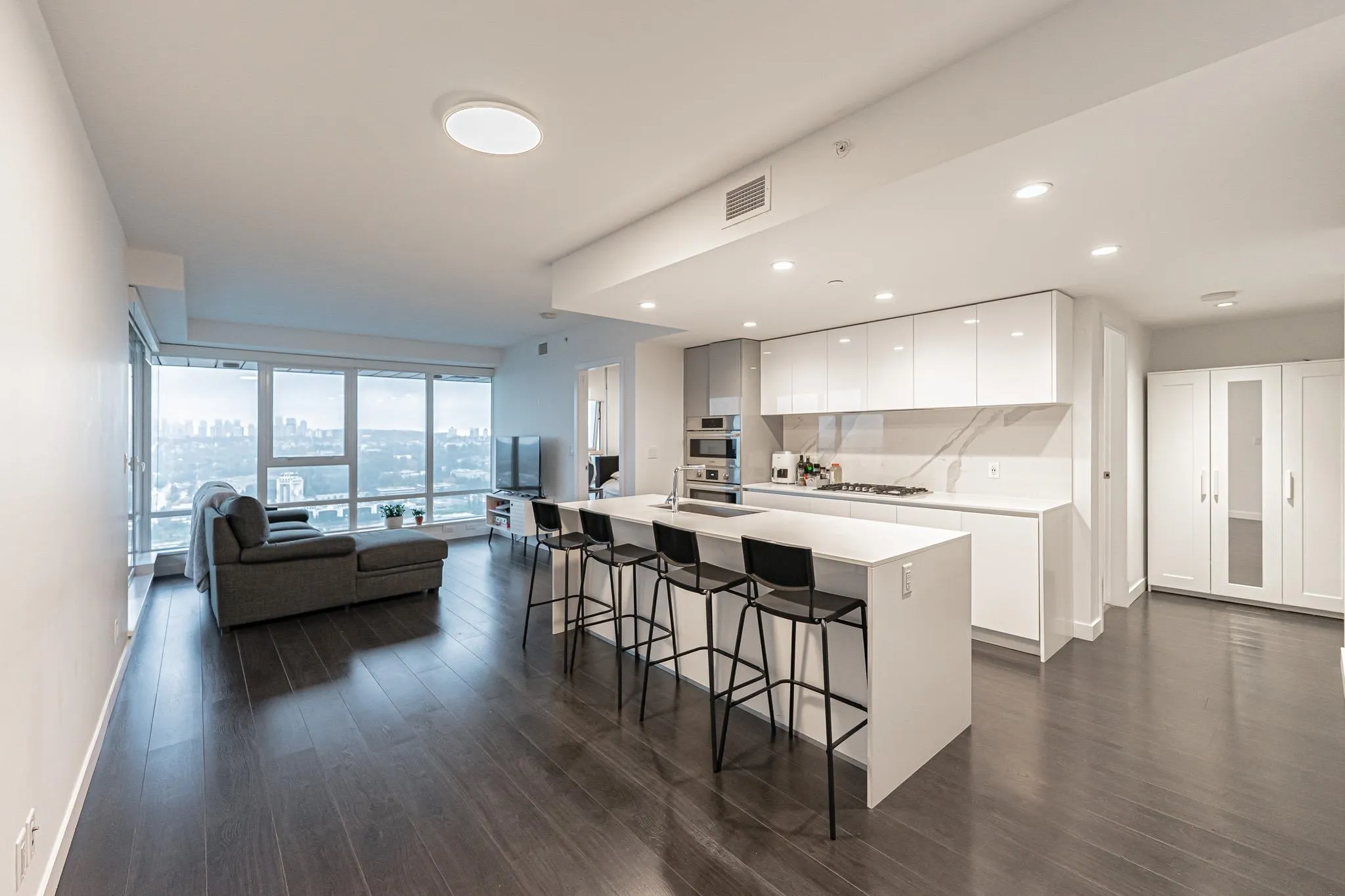 3406 2085 Skyline Court