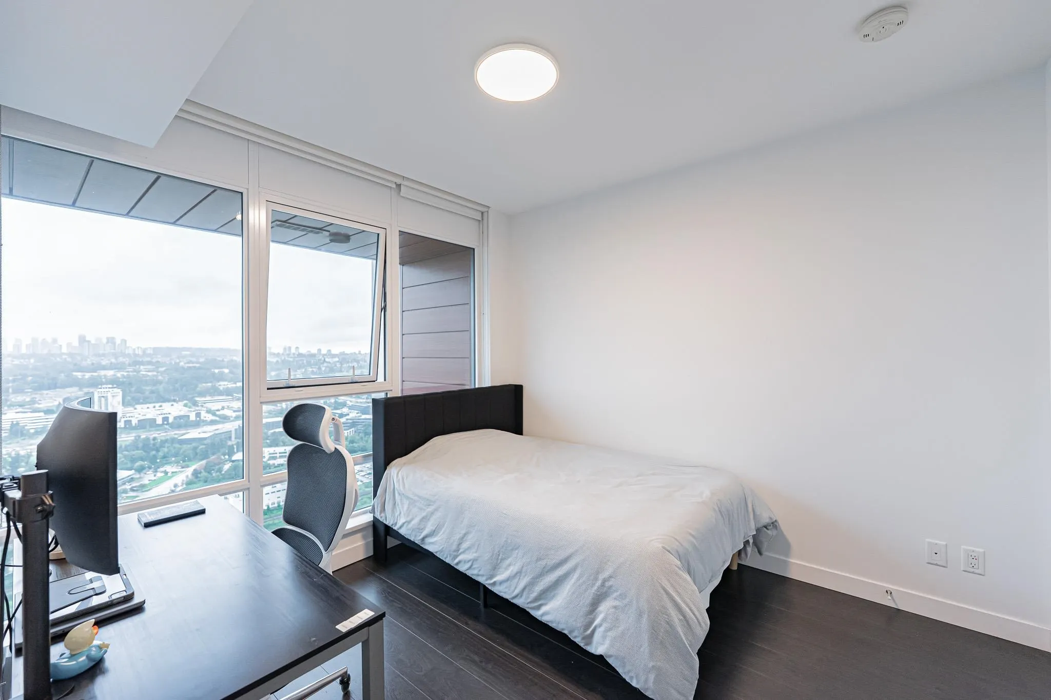 3406 2085 Skyline Court