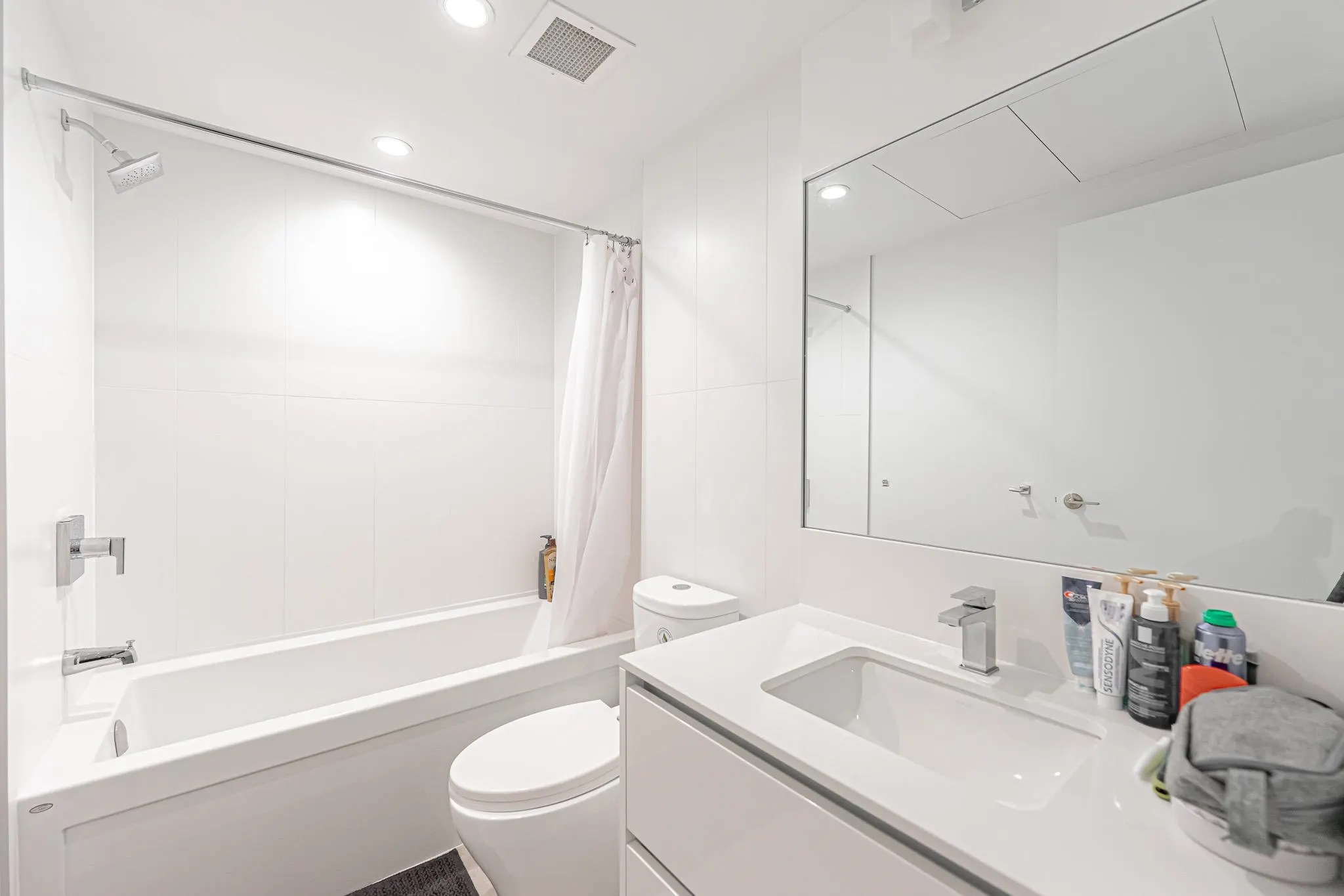 3406 2085 Skyline Court