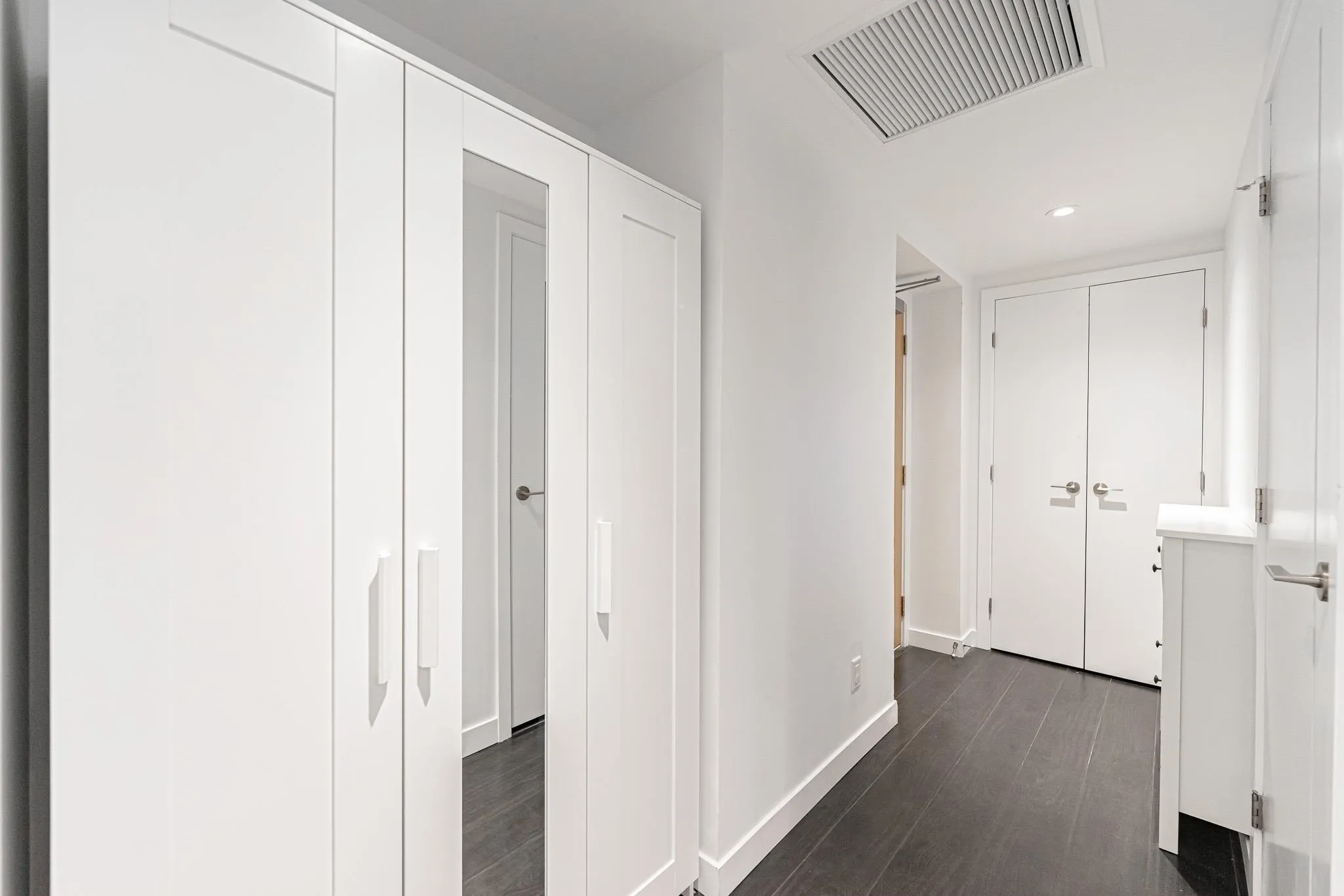 3406 2085 Skyline Court