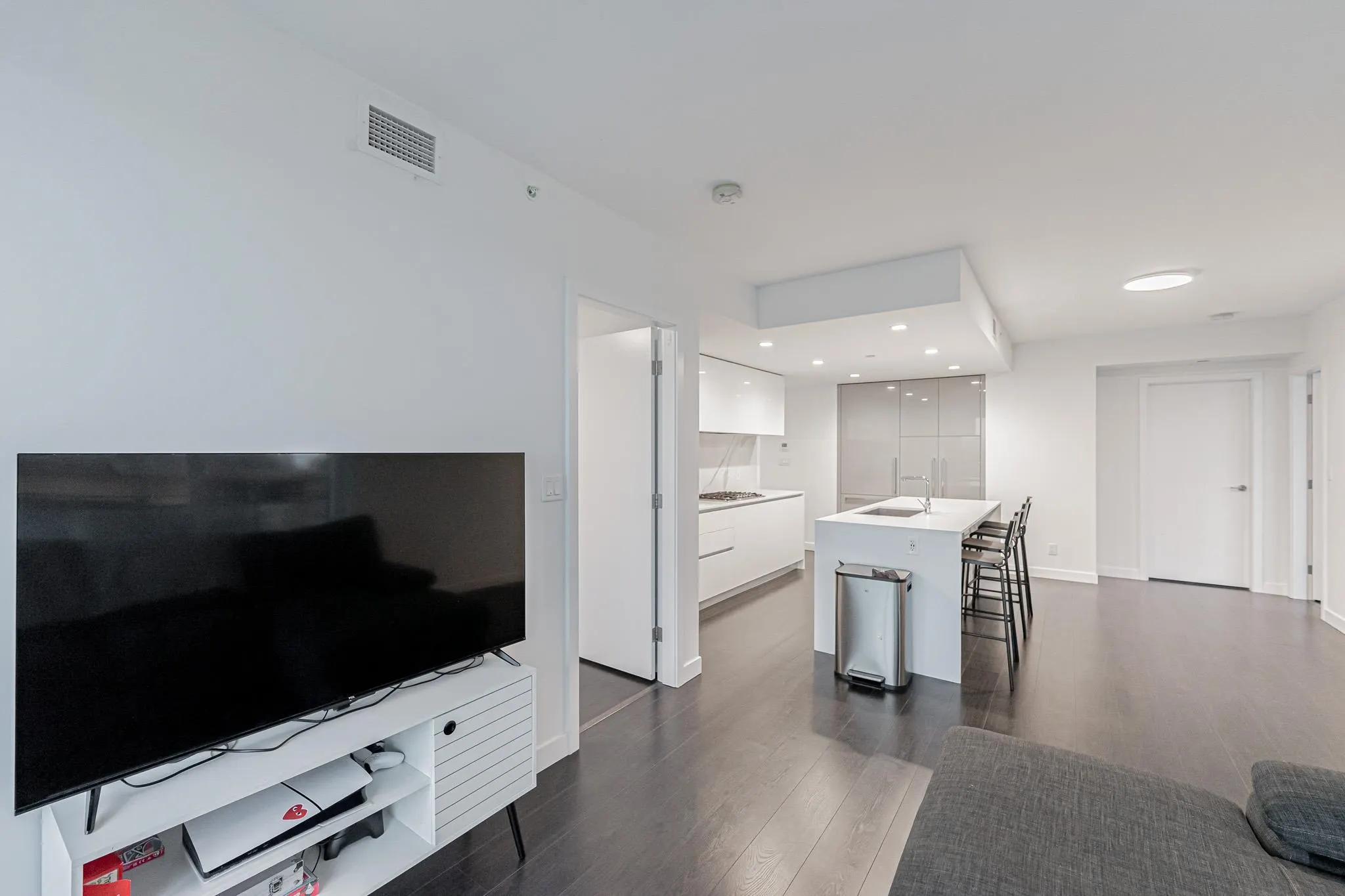 3406 2085 Skyline Court