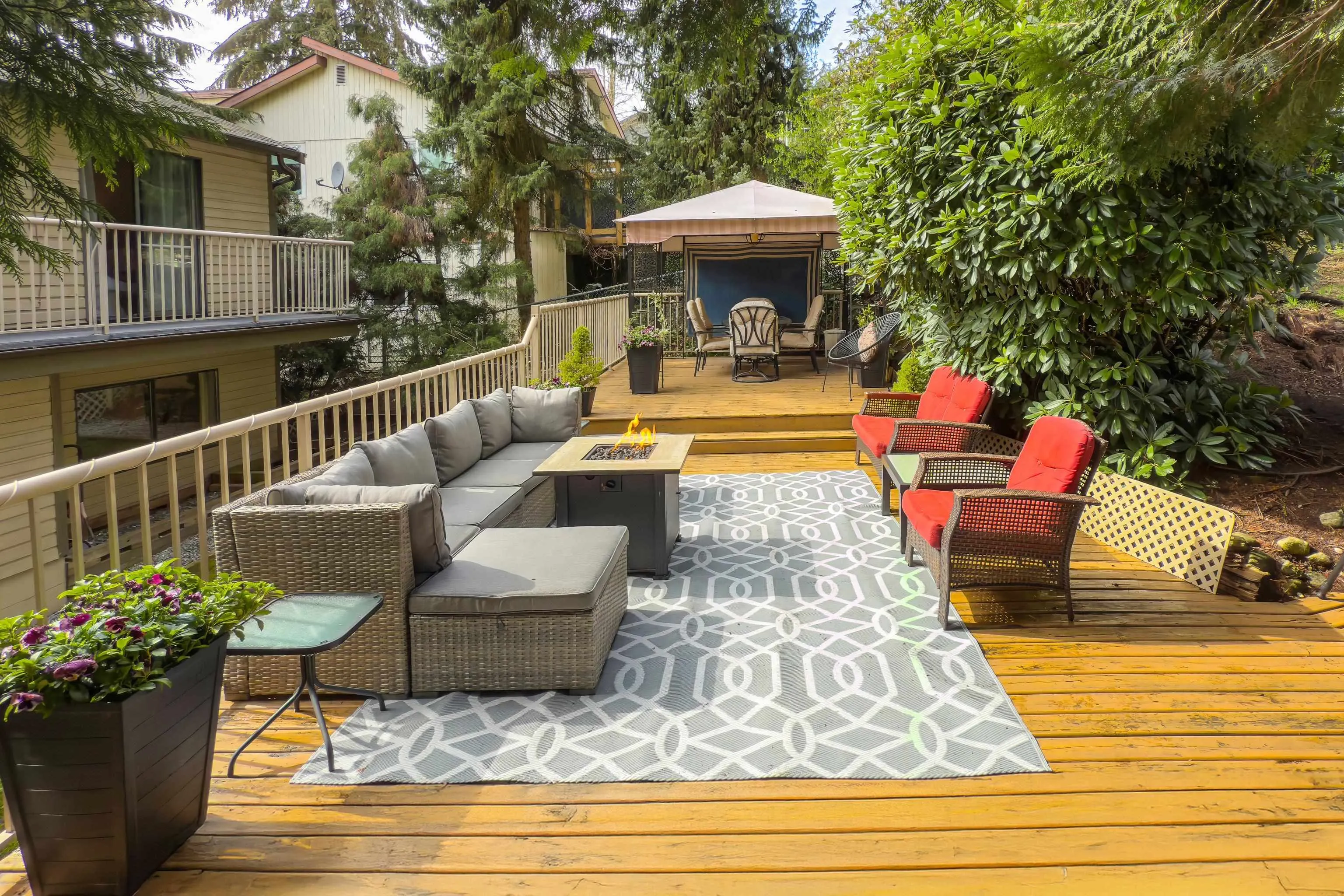 1261 Lansdowne Drive