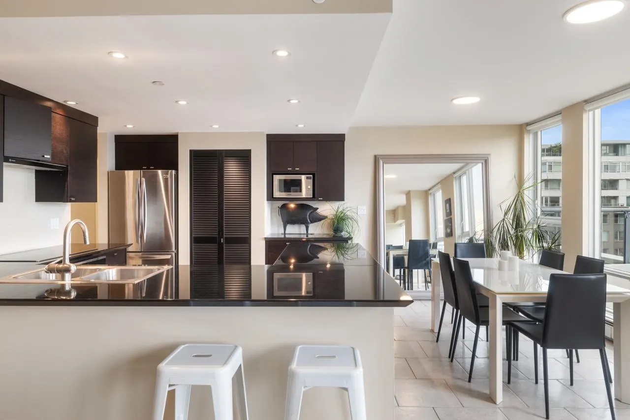 805 1383 Marinaside Crescent