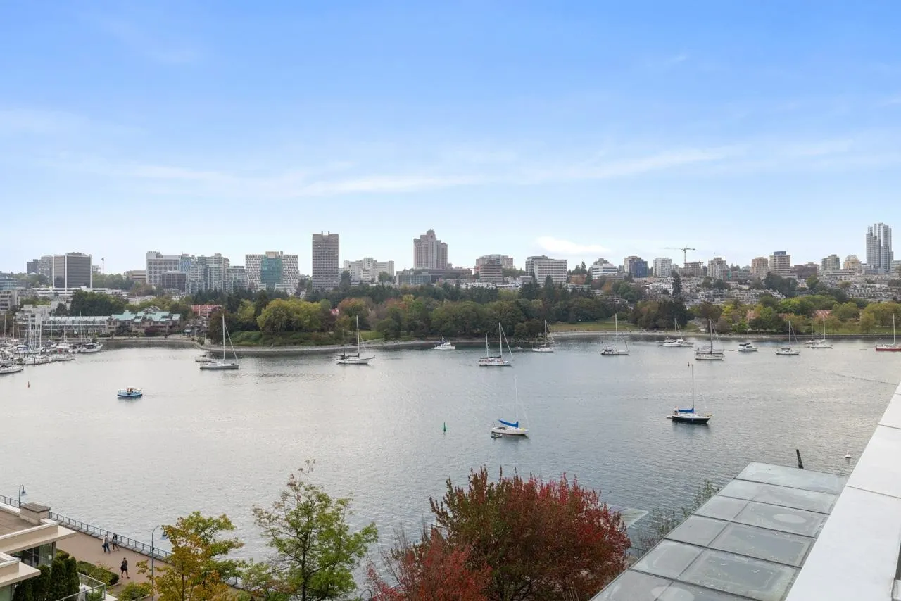 805 1383 Marinaside Crescent