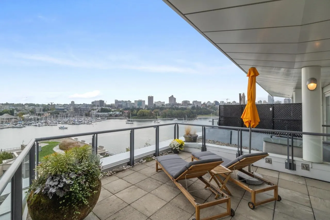 805 1383 Marinaside Crescent