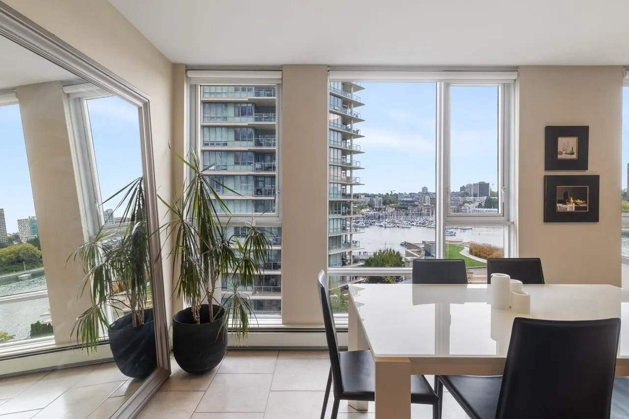 805 1383 Marinaside Crescent