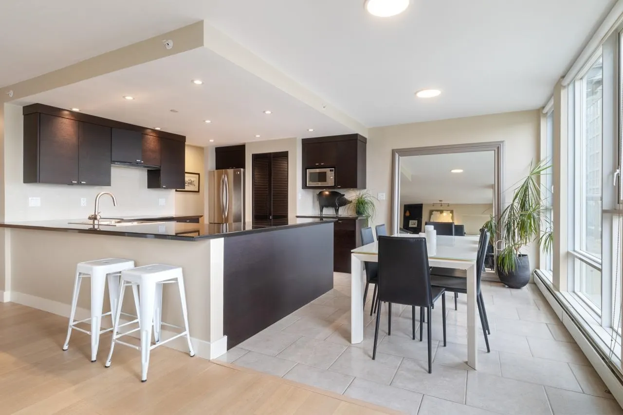 805 1383 Marinaside Crescent