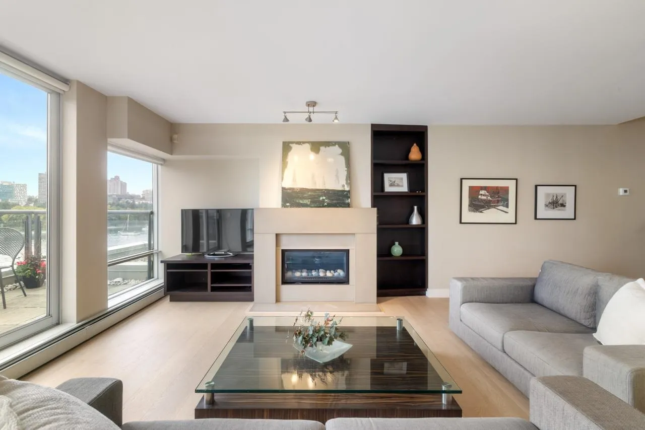 805 1383 Marinaside Crescent