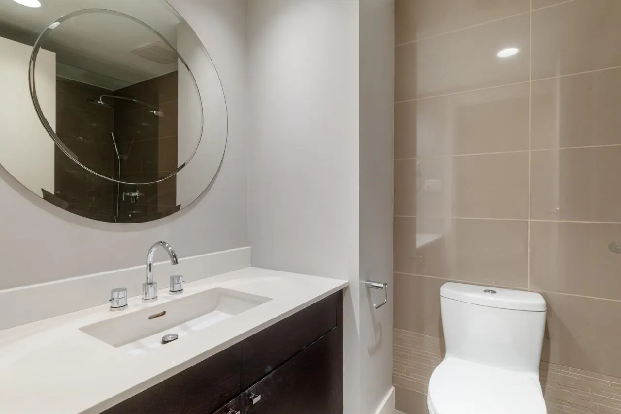 805 1383 Marinaside Crescent