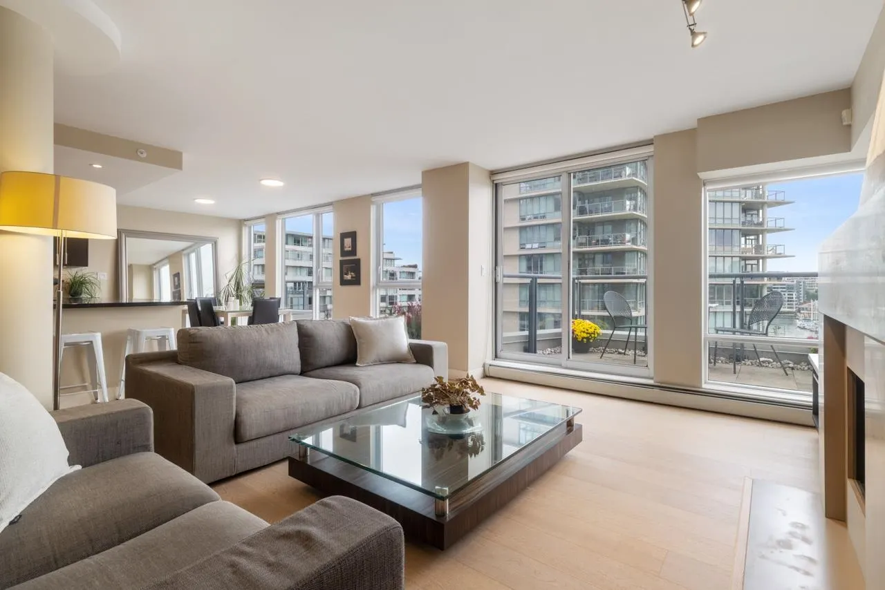 805 1383 Marinaside Crescent