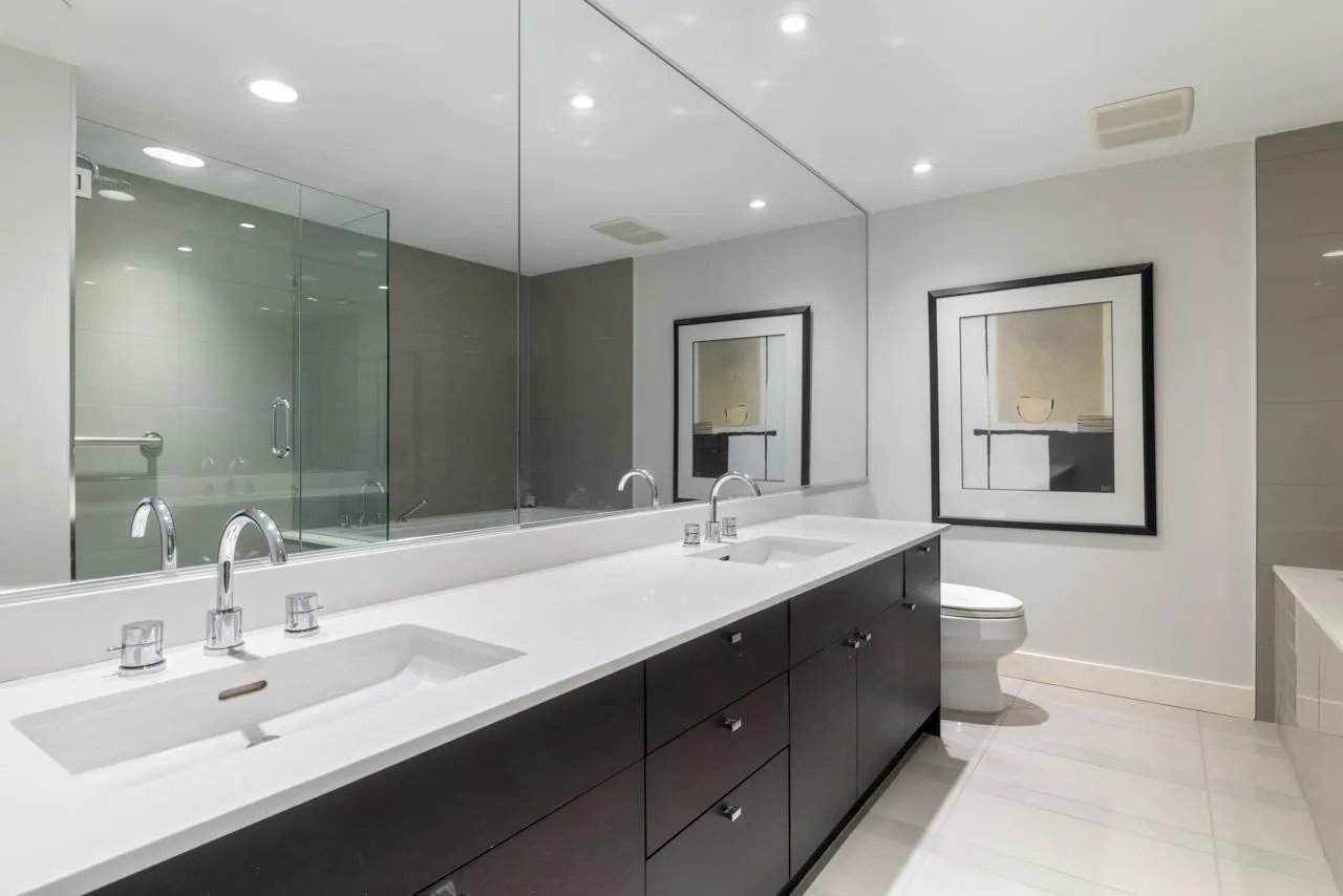 805 1383 Marinaside Crescent