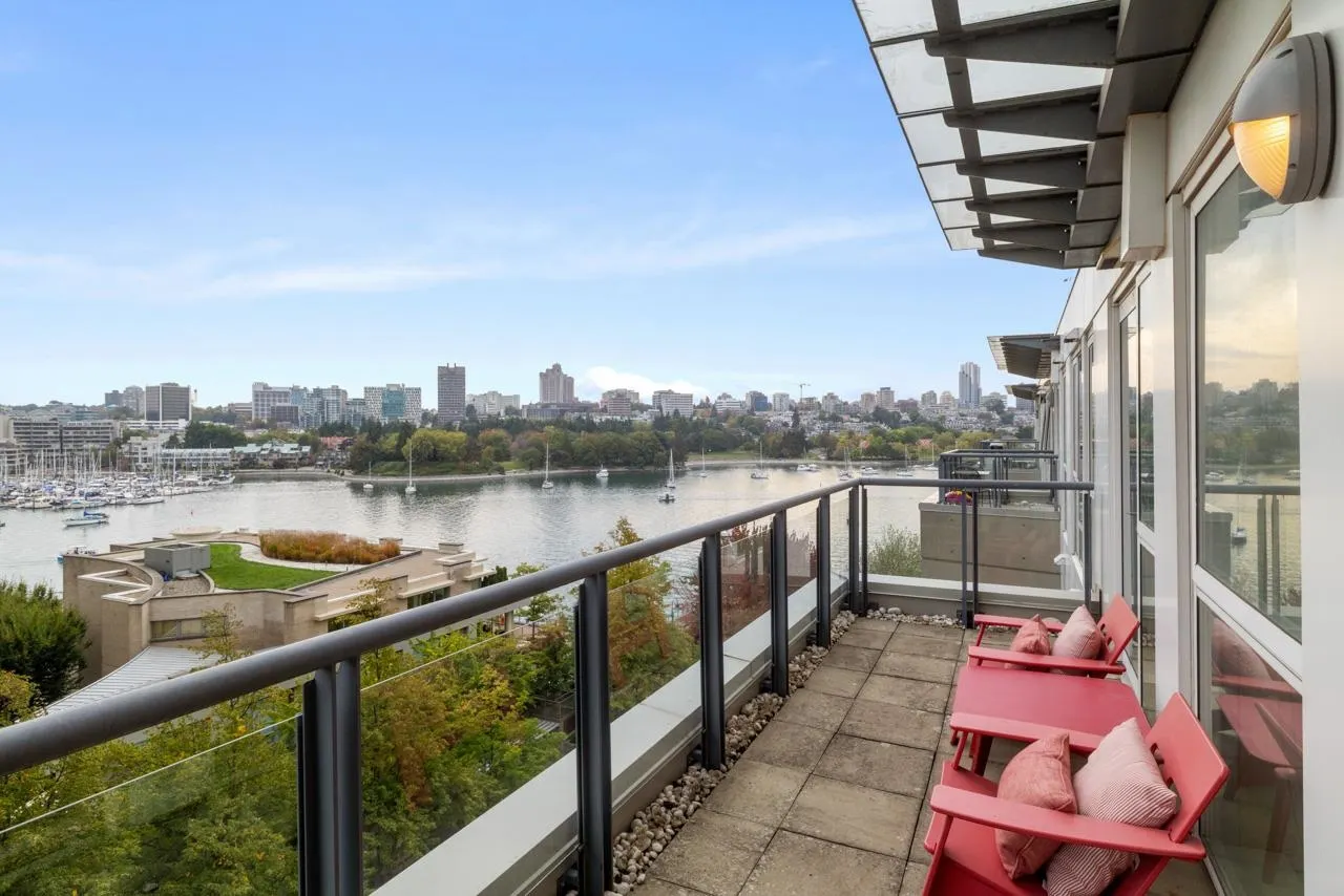 805 1383 Marinaside Crescent