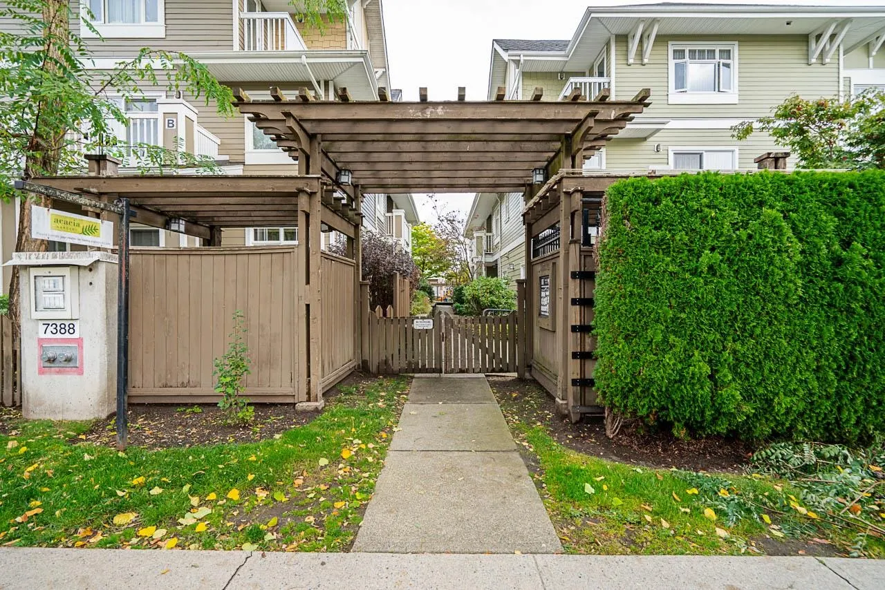 160 7388 Macpherson Avenue