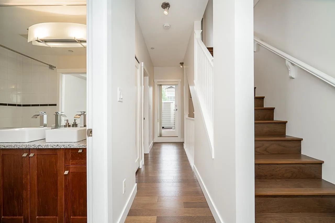 160 7388 Macpherson Avenue