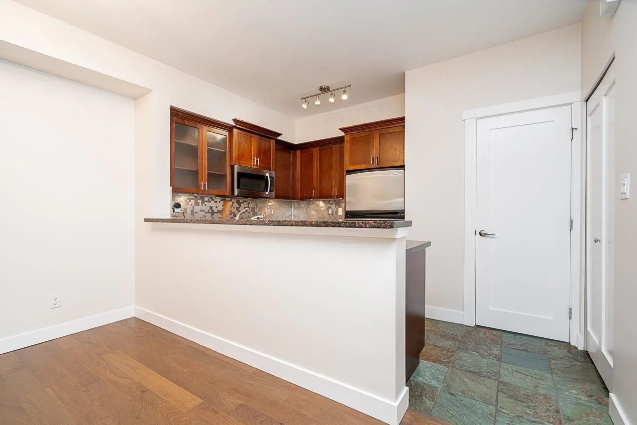 160 7388 Macpherson Avenue