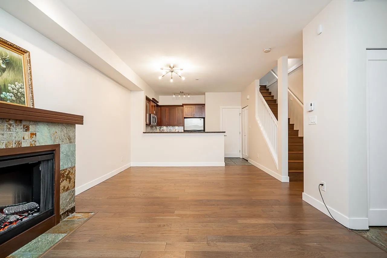 160 7388 Macpherson Avenue