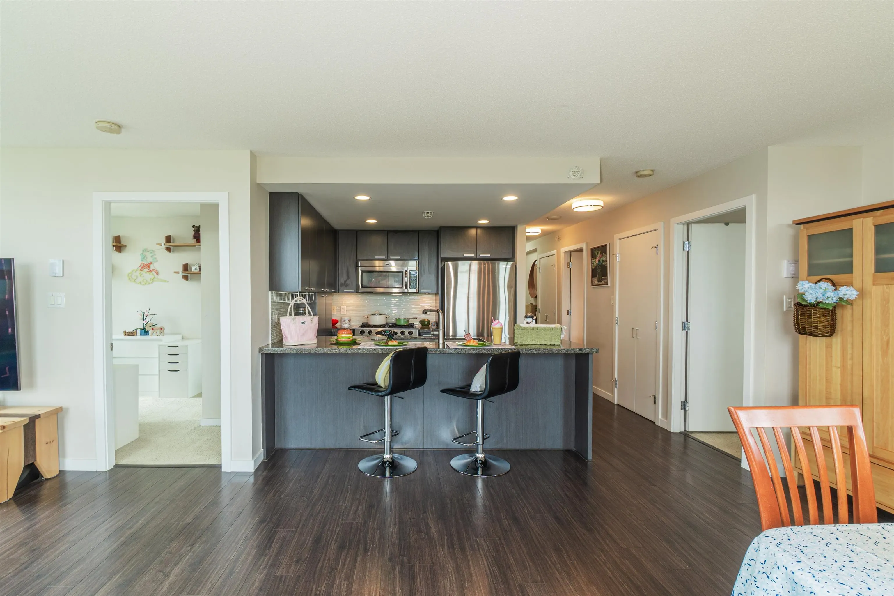 1901 2200 Douglas Road
