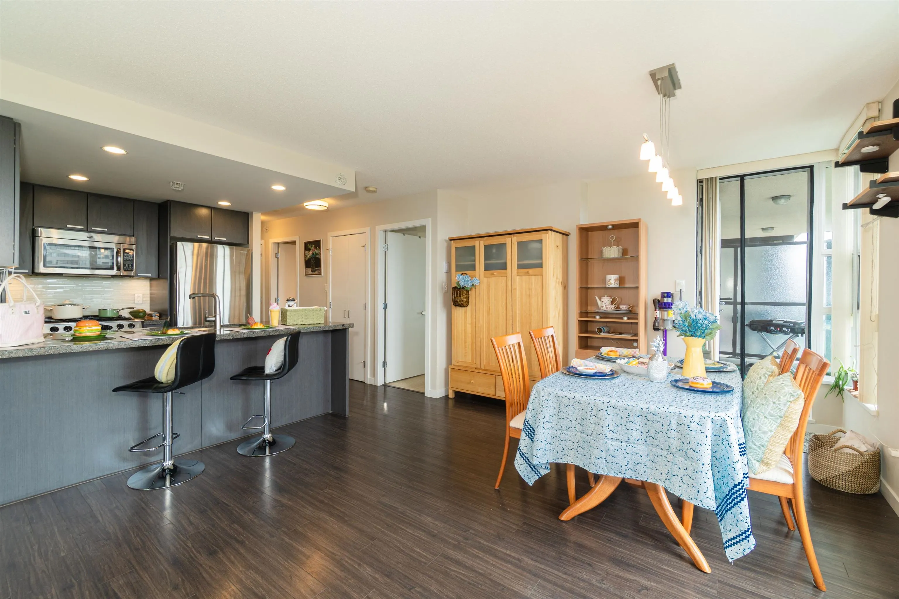 1901 2200 Douglas Road