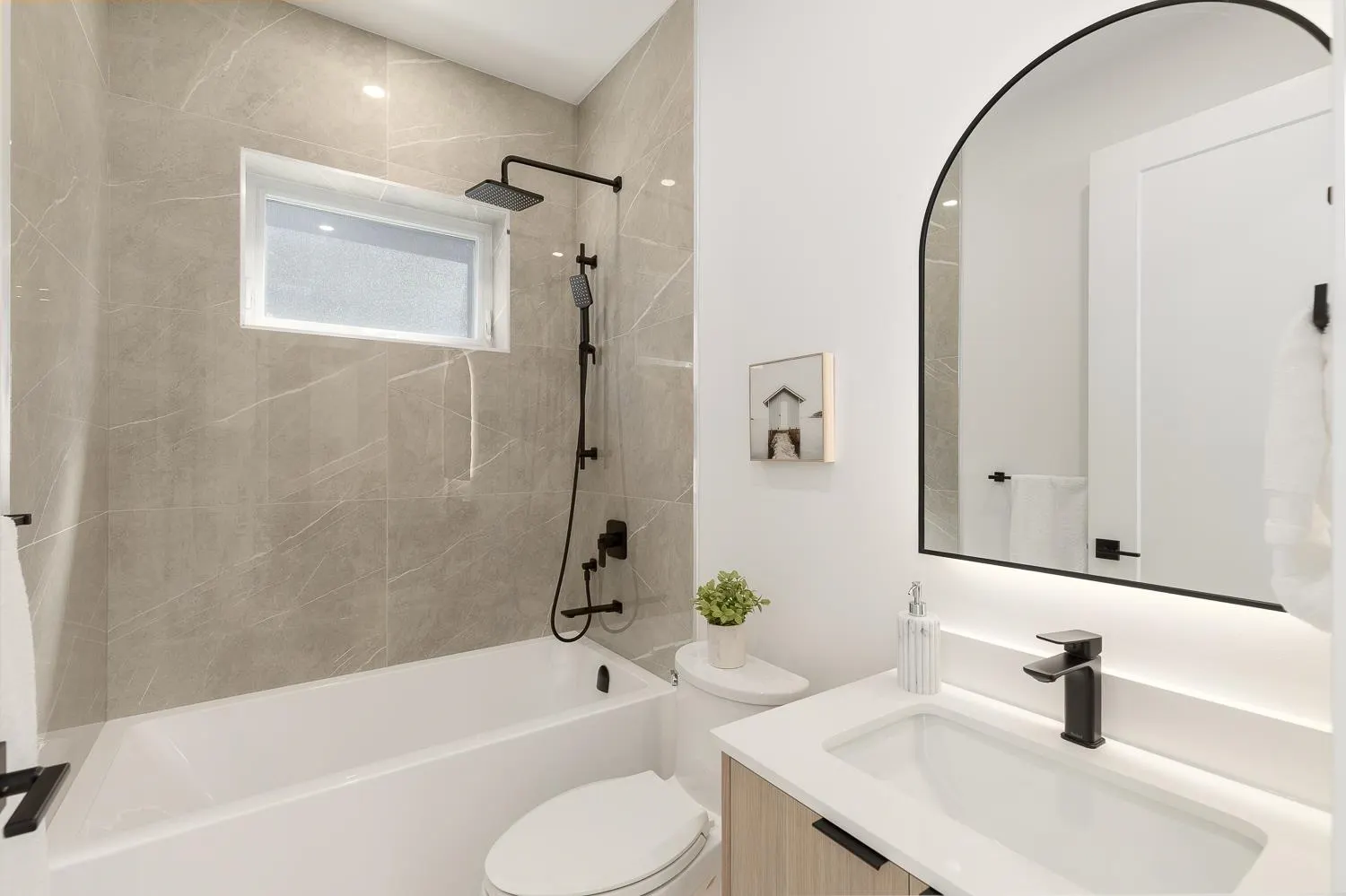 1 3536 W 14th Avenue