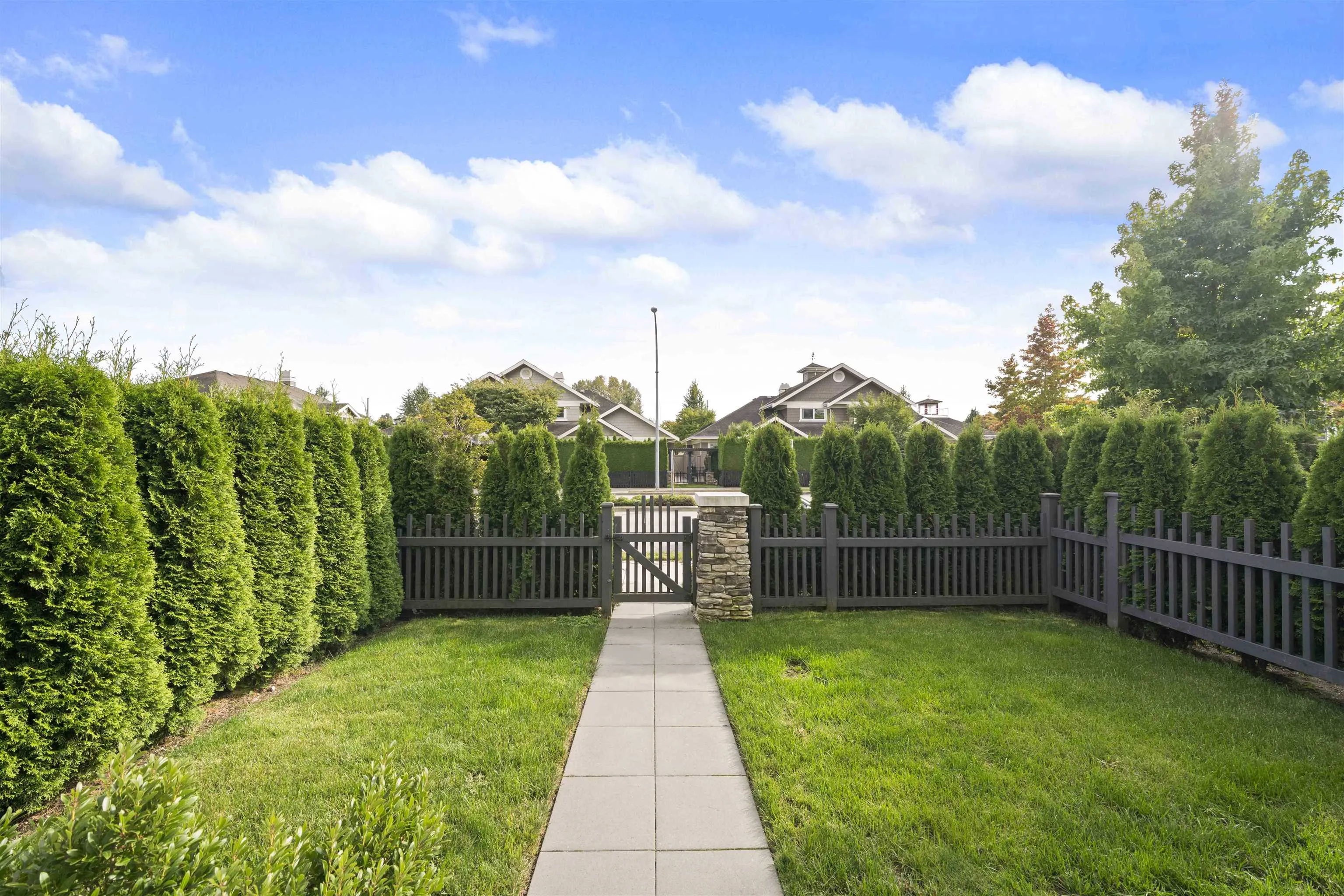 122 5311 Admiral Way