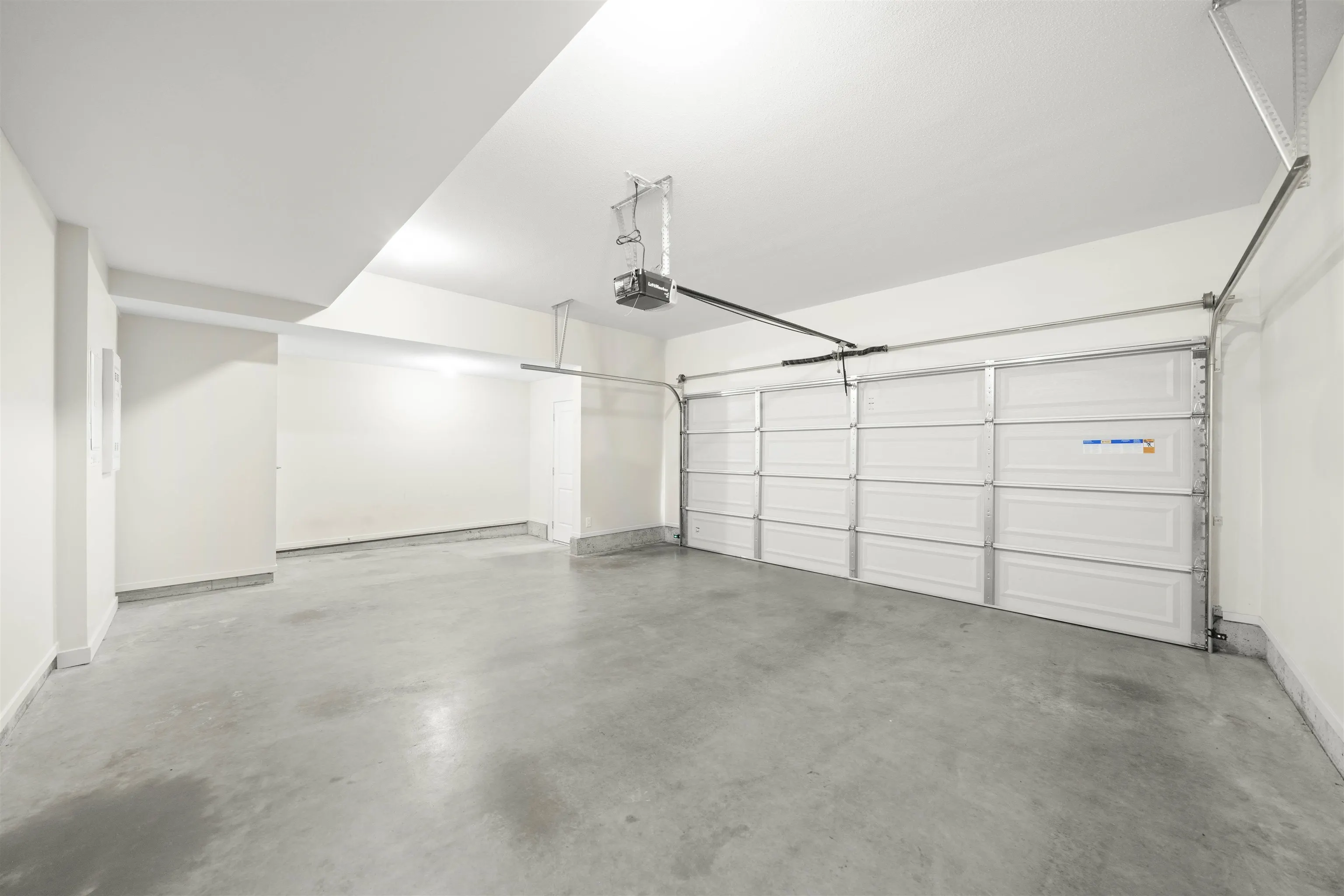 122 5311 Admiral Way