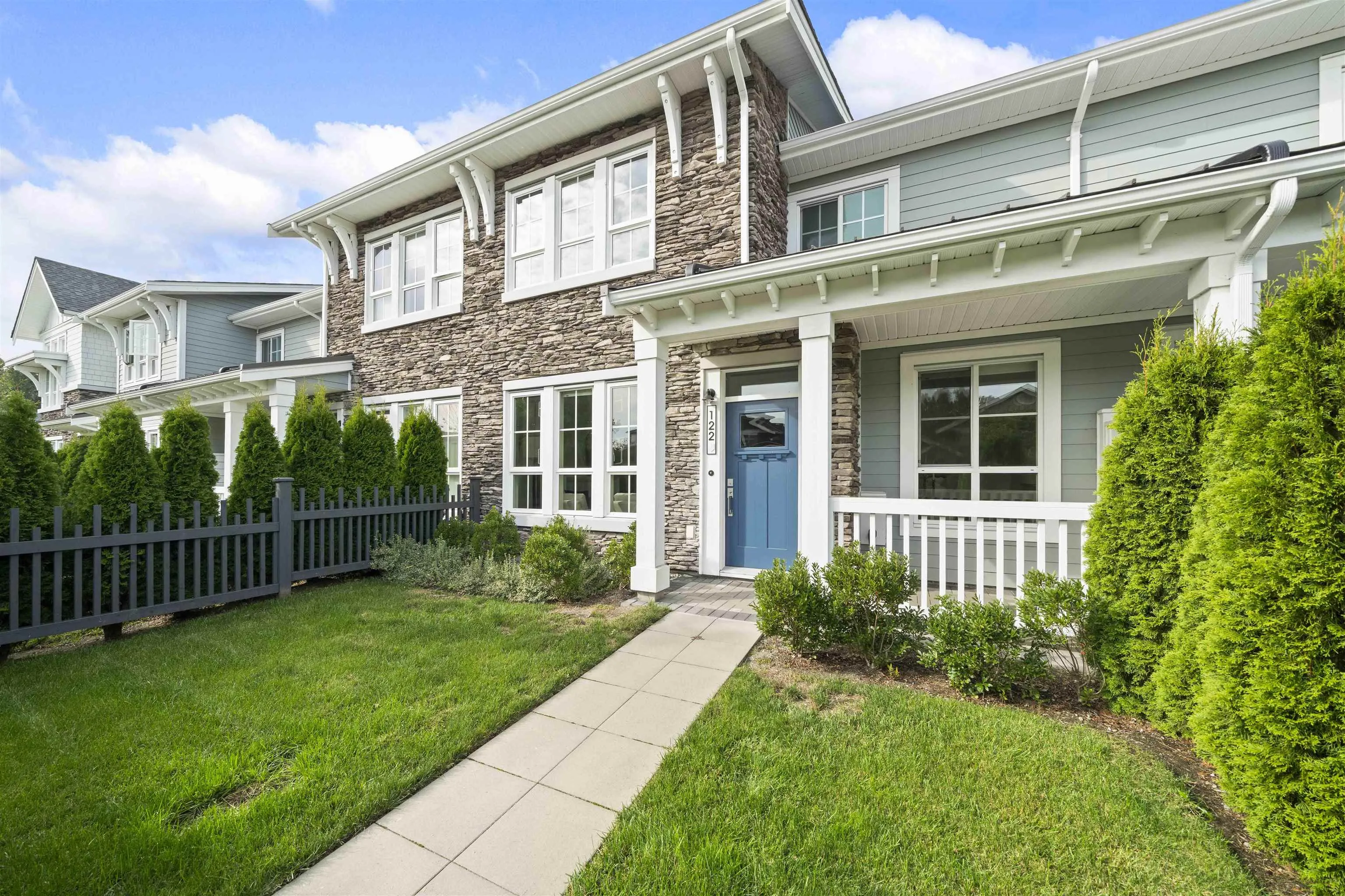 122 5311 Admiral Way